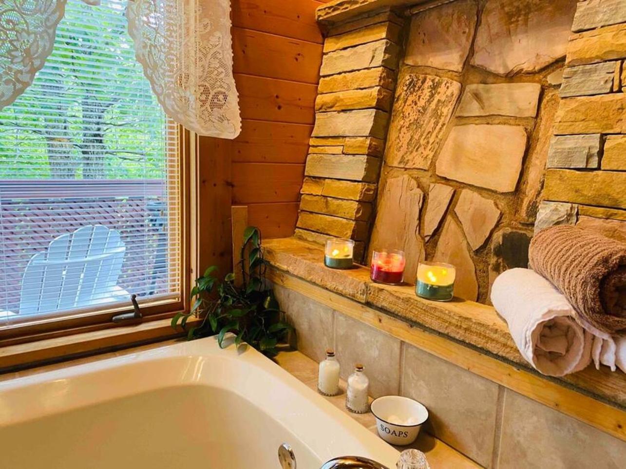 גטלינבורג Romantic, Honeymoon Cabin In The Smokies! מראה חיצוני תמונה