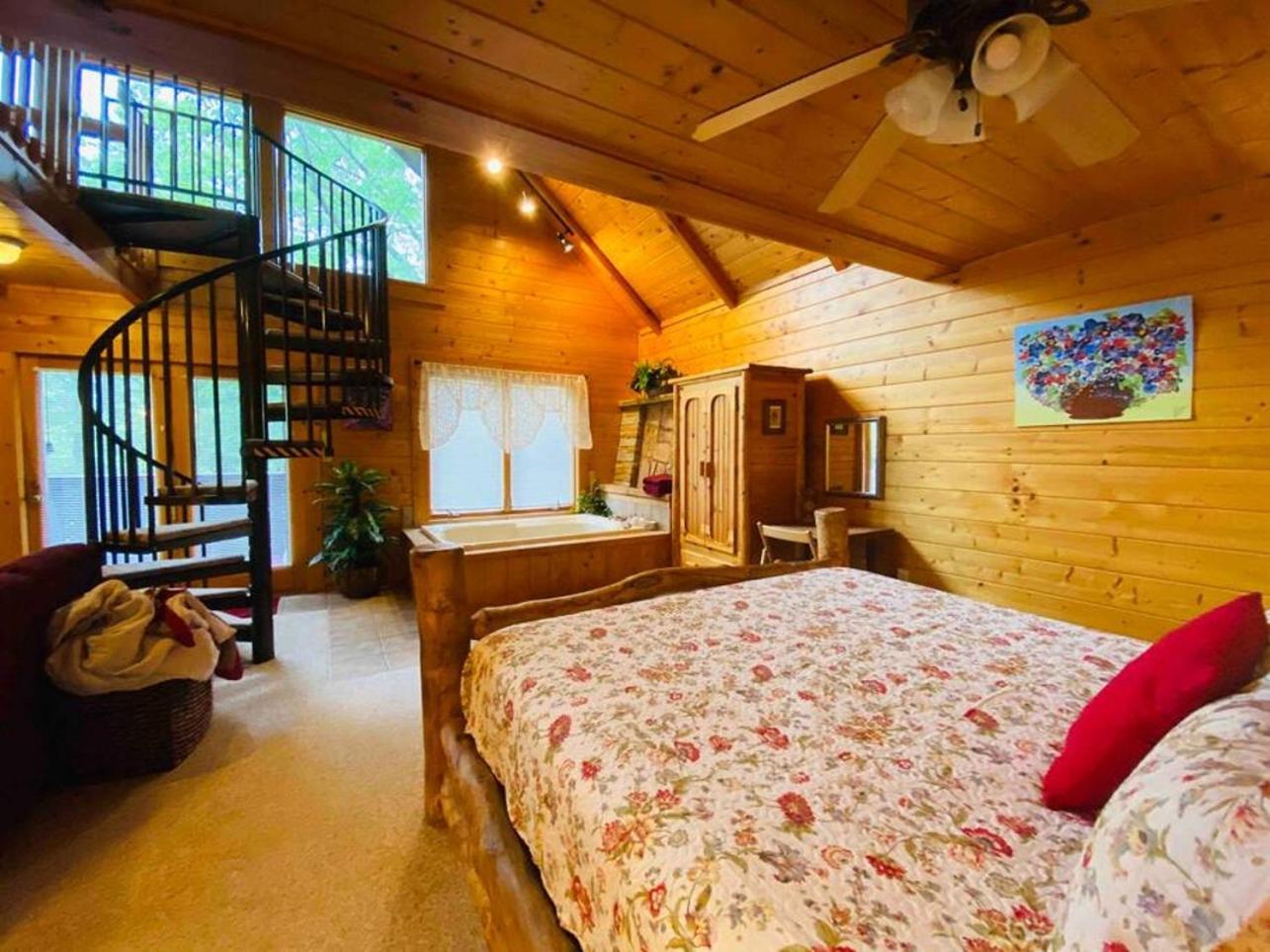 גטלינבורג Romantic, Honeymoon Cabin In The Smokies! מראה חיצוני תמונה